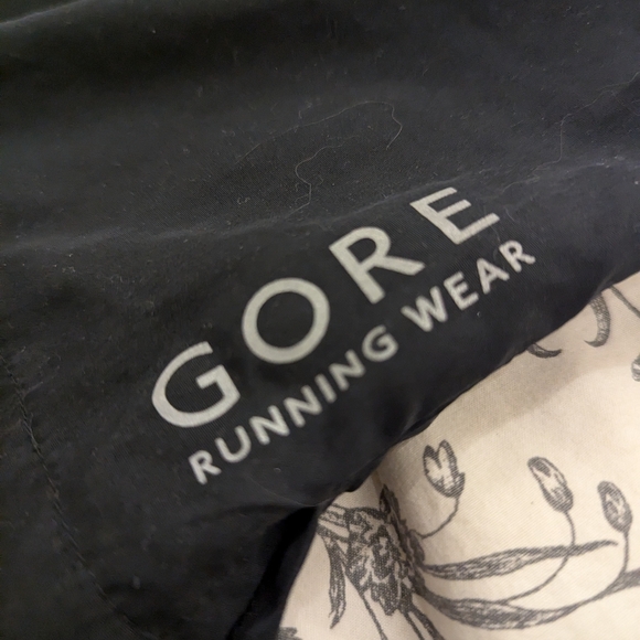 Gore running wear men 's size medium shorts - Picture 2 of 4